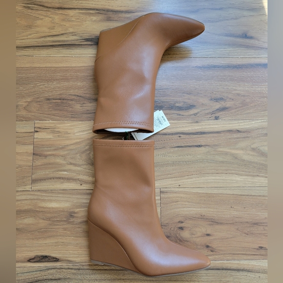 🎯nwt universal thread Jocelyn wedge stretch boots in camel - Picture 2 of 7